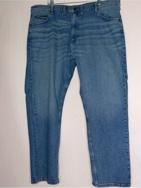Wrangler Men's Light Blue Relaxed Jeans 44x30